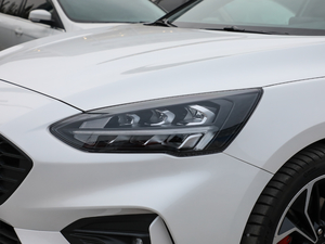 2019 EcoBoost 180ԄST Line V ^