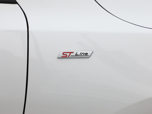 2019 EcoBoost 180ԄST Line V ^