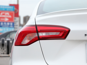 2019 EcoBoost 180ԄST Line V ^