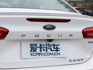 2019 EcoBoost 180ԄST Line V ^