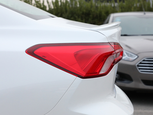 2019 EcoBoost 180ԄST Line V ^