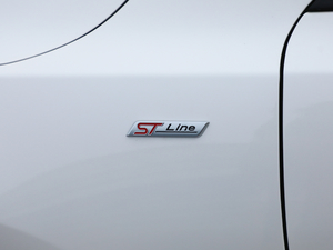 2019 EcoBoost 180ԄST Line V ^