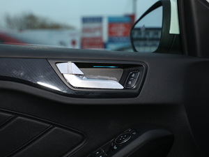 2019 EcoBoost 180ԄST Line V g