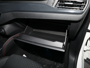 2019 EcoBoost 180ԄST Line V 