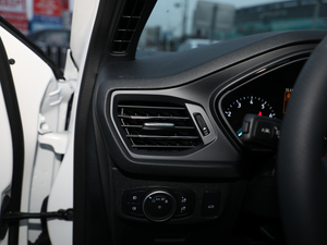 2019 EcoBoost 180ԄST Line V п؅^