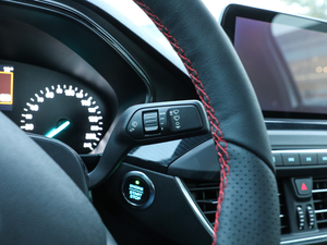 2019 EcoBoost 180ԄST Line V п؅^