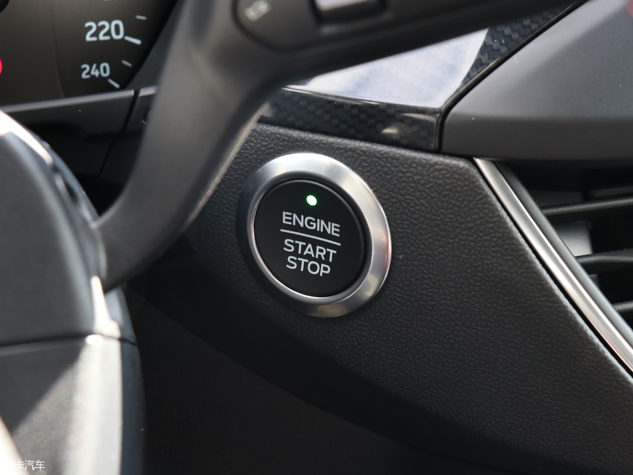 2019˹  EcoBoost 180ԄST Line V