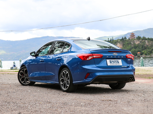 2019 EcoBoost 180ԄST Line V 45