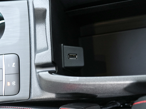 2019 EcoBoost 180ԄST Line V g