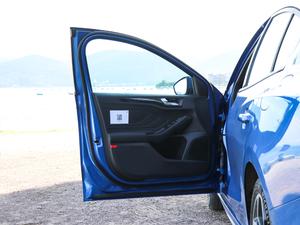 2019 EcoBoost 180ԄST Line V {λ܇T