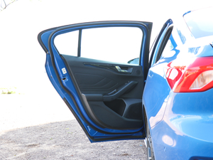 2019 EcoBoost 180ԄST Line V ܇T