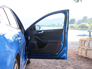 2019 EcoBoost 180ԄST Line V g