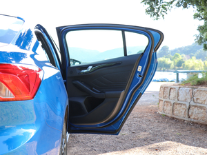 2019 EcoBoost 180ԄST Line V g