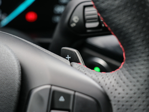 2019 EcoBoost 180ԄST Line V п؅^