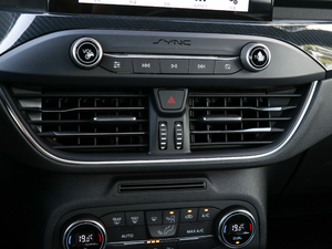 2019 EcoBoost 180ԄST Line V {L