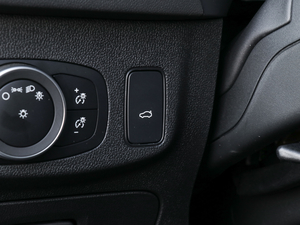 2019 EcoBoost 180ԄST Line V п؅^