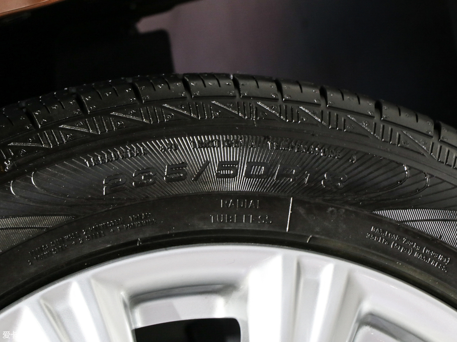 2019 EcoBoost 180 򌾫 V