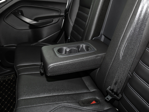 2019款EcoBoost 180 两驱豪翼型 国VI 后排中央扶手