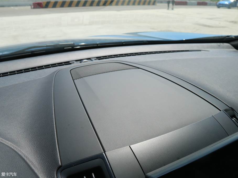 2020J EcoBoost 330 ST 7