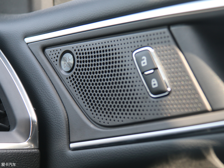 2020J EcoBoost 330 ST 7