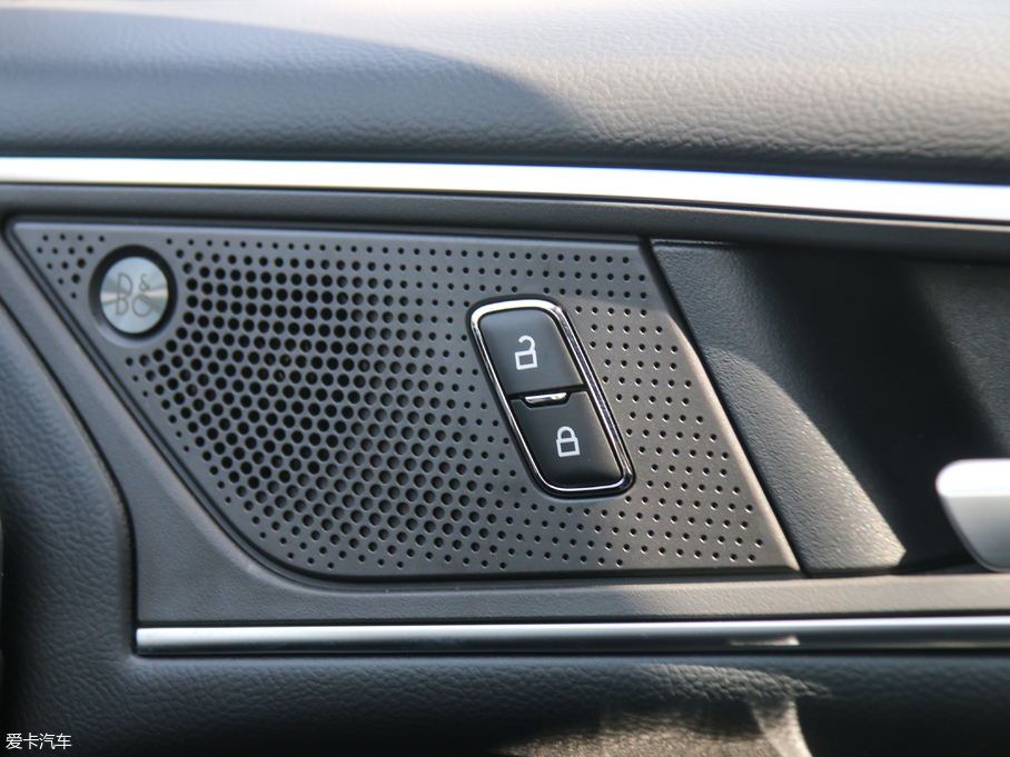 2020J EcoBoost 330 ST 7