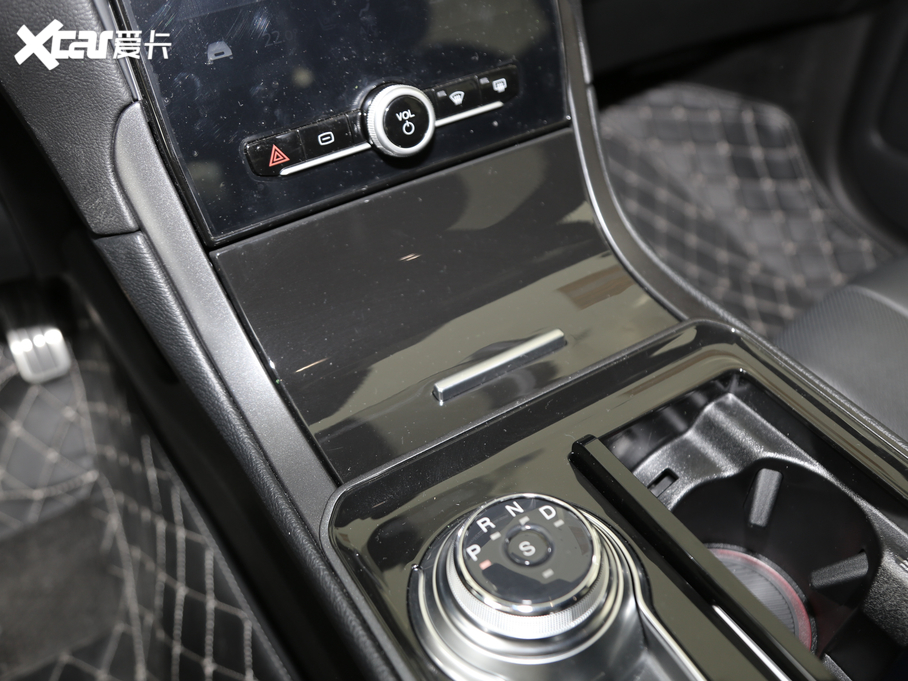 2020J EcoBoost 245 ST-Line 7