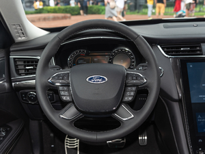 2019款EcoBoost 245 尊享版 方向盘