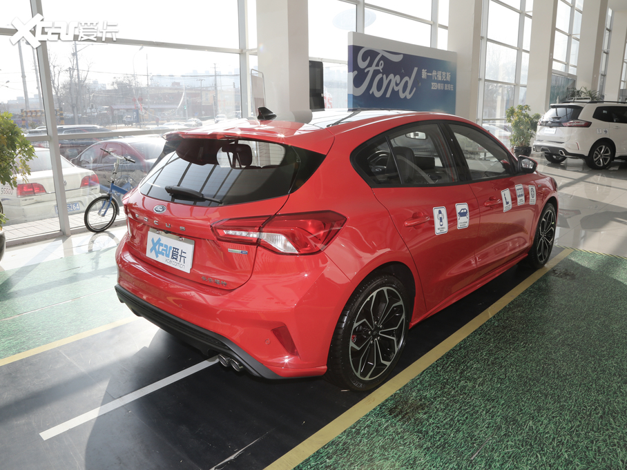 2020˹ Ɏ EcoBoost 180 ST Line