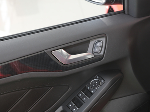 2020Ɏ EcoBoost 180 ST Line g