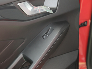 2020Ɏ EcoBoost 180 ST Line п؅^(q)