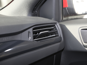 2020Ɏ EcoBoost 180 ST Line п؅^(q)