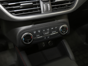 2020Ɏ EcoBoost 180 ST Line п؅^(q)