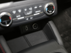 2020Ɏ EcoBoost 180 ST Line п؅^(q)