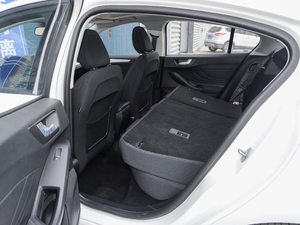 2020款两厢 1.5L 自动锋跃型 后排座椅放倒