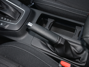 2020款两厢 1.5L 自动锋跃型 驻车制动器