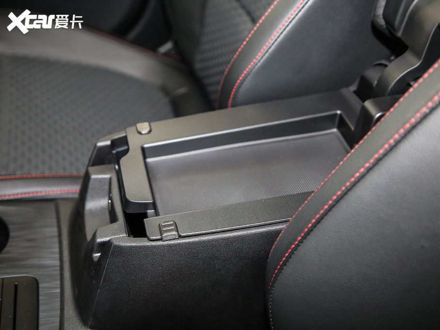 2020�����˹ �Ɏ� EcoBoost 180 ST Line