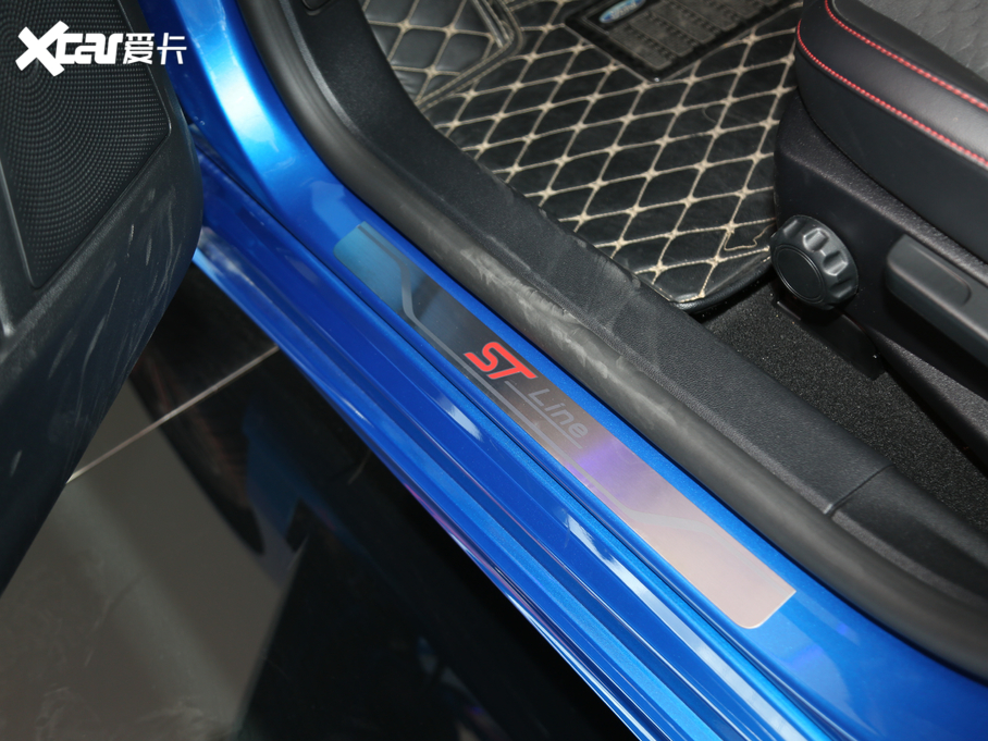 2020˹  EcoBoost 180 ST Line