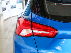 2020Ɏ EcoBoost 180 ST Line ^