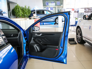 2020Ɏ EcoBoost 180 ST Line g