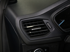 2020Ɏ EcoBoost 180 ST Line п؅^