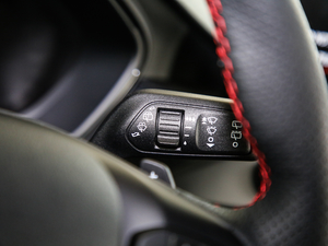 2020Ɏ EcoBoost 180 ST Line п؅^