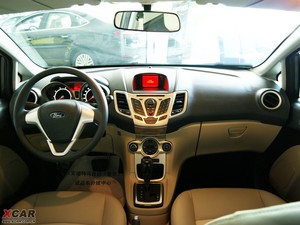 2009款三厢 1.5L 自动豪华版 内饰全景