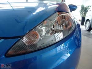 2009款三厢 1.5L 手动时尚版 大灯