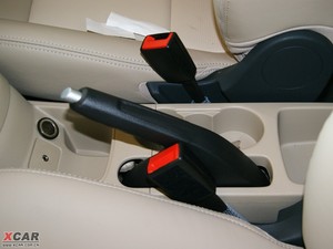 2009款三厢 1.5L 自动豪华版 驻车制动器