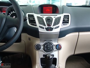 2009款三厢 1.5L 手动时尚版 中控台