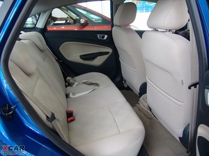 2009款三厢 1.5L 自动时尚版 后排空间