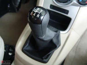 2009款三厢 1.5L 手动时尚版 换挡杆