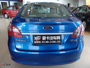 2009款三厢 1.5L 自动时尚版 正后	