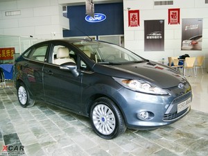 2009款三厢 1.5L 自动豪华版 左前45度