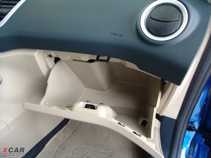 2009款三厢 1.5L 手动时尚版 手套箱